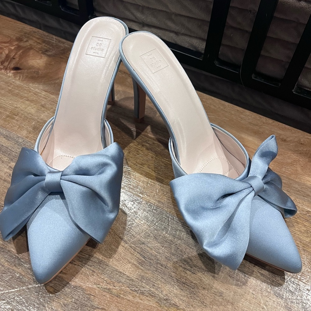 Chic Women's Silver Bow Heels